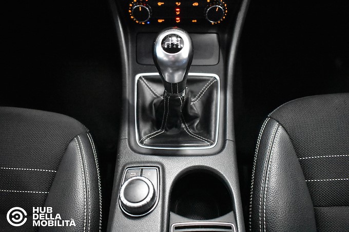 MERCEDES-BENZ GLA 180 CDI Sport